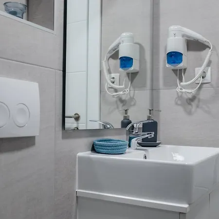 Mazuth Ii Gæstehus Banjol